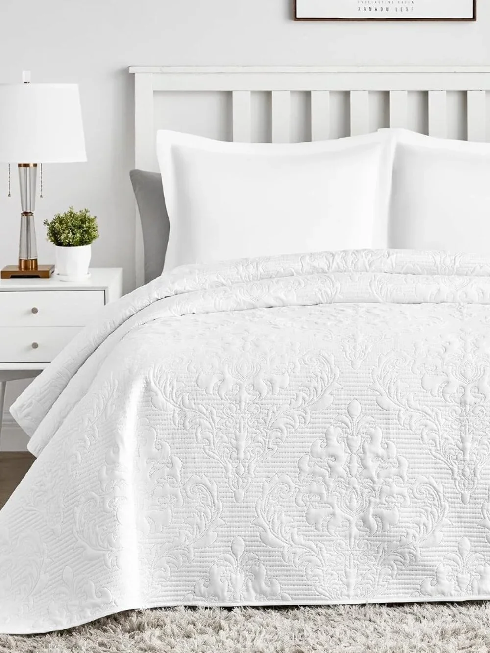 White Ultrasonic Lightweight Queen King 3-Piece Quilt Set